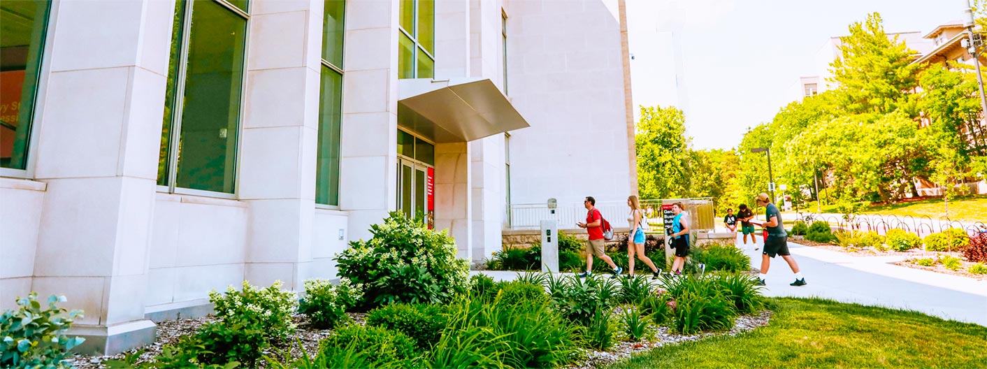 Students entering Gerdin