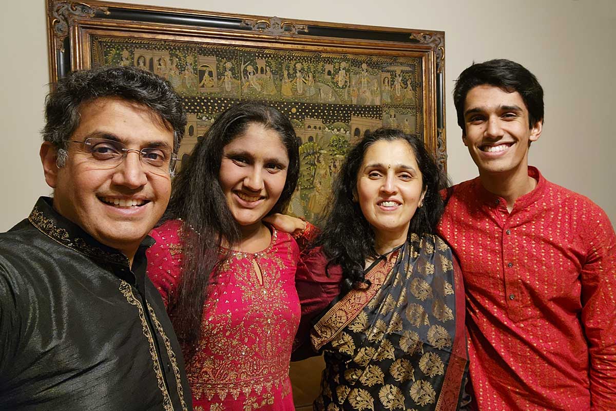 Anurag-with-family-at-Temple